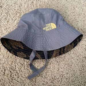 North Face reversible bucket hat